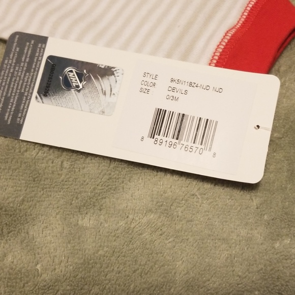 NHL Layette Newborn Scrimmage 2Piece Shirt & Pant - Picture 4 of 4